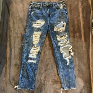 American Eagle mom jean